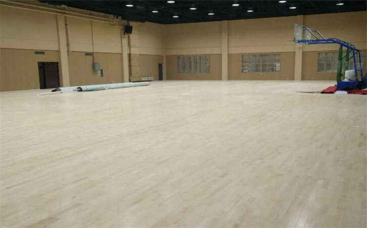 歐氏學校體育館實木地板一般多少錢？