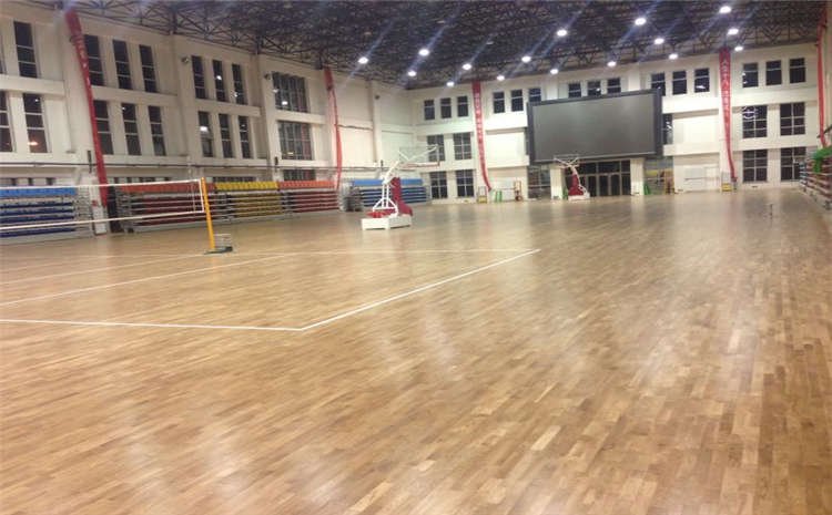 風(fēng)雨操場(chǎng)運(yùn)動(dòng)木地板防潮措施