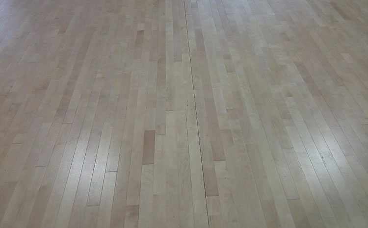 歐氏22厚實木運動地板造價是的多少？