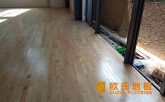 學(xué)?；@球場(chǎng)木地板價(jià)格是多少