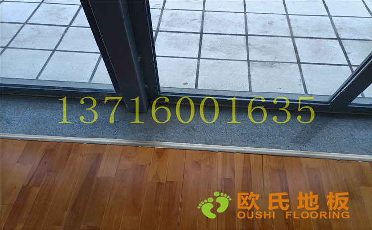 江蘇宿遷富民路學(xué)校體育館木地板案例-歐氏運(yùn)動(dòng)木地板廠家